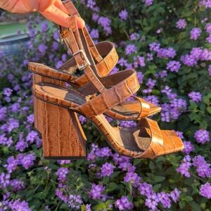 L'INTERVALLE Croc-Embossed Tan Block Heel Sandals